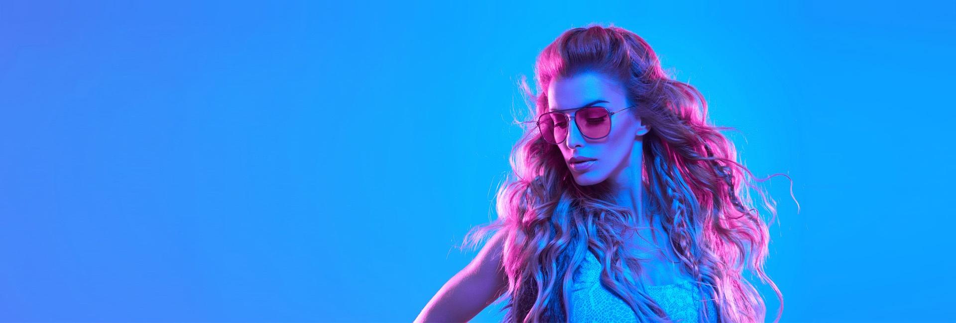 frau mit sonnenbrille